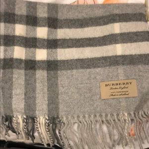 Burberry the Classic Check Grey Scarf